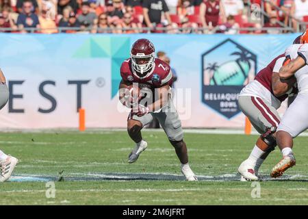 Tampa FL USA; Mississippi State Bulldogs course de retour JO'quavious Marks (7) court avec le ballon pendant le match de RéliaQuest Bowl contre l'Illinois F Banque D'Images