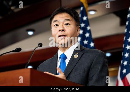 Washington, États-Unis. 04th janvier 2023. ÉTATS-UNIS Le représentant Ted Lieu (D-CA) s'est exprimé avec des journalistes lors d'une conférence de presse aux États-Unis Capitole. (Photo de Michael Brochstein/Sipa USA) crédit: SIPA USA/Alay Live News Banque D'Images