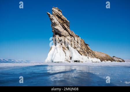 cape Dragon sur le lac gelé Baikal, Banque D'Images