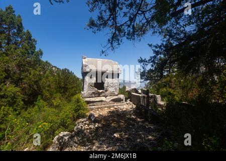 Ruines de tombeaux rocheux à la nécropole unique du Sud-Ouest Termessos ancienne ville Banque D'Images