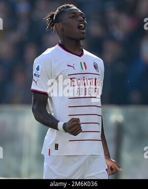 Salerne. 4th janvier 2023. Rafael Leao d'AC Milan célèbre son but lors d'un match de football de série A entre AC Milan et Salerntana à Salerno, Italie, le 4 janvier 2023. Credit: Daniele Mascolo/Xinhua/Alay Live News Banque D'Images