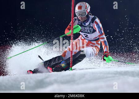 (230105) -- ZAGREB, le 5 janvier 2023 (Xinhua) -- Petra Vlhova de Slovaquie participe à la coupe du monde de ski Audi FIS ski alpin féminin à Sljeme à Zagreb, Croatie, le 4 janvier 2023. (Matija Habljak/PIXSELL via Xinhua) Banque D'Images