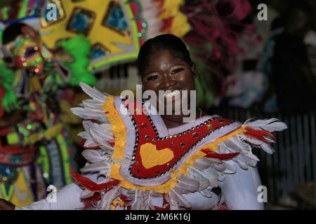 Lendemain de Noël Junkanoo décembre 2020 aux Bahamas Banque D'Images