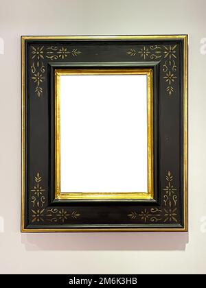 Galerie d'art antique en bois cadre sur le mur à la maison de vente aux enchères ou exposition de musée, modèle vierge avec copyspa blanc vide Banque D'Images