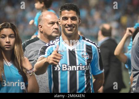 Porto Alegre, Brésil. 04th janvier 2023. Le joueur Luis Suarez pendant la conférence de presse après une présentation officielle aux fans de Arena do Grêmio. Luis Suarez, attaquant international uruguayen, a signé un contrat de deux ans avec le club brésilien Grêmio. Credit: Brésil photo Press/Alamy Live News Banque D'Images