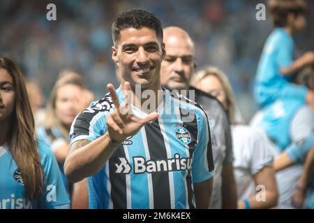 Porto Alegre, Brésil. 04th janvier 2023. Le joueur Luis Suarez pendant la conférence de presse après une présentation officielle aux fans de Arena do Grêmio. Luis Suarez, attaquant international uruguayen, a signé un contrat de deux ans avec le club brésilien Grêmio. Credit: Brésil photo Press/Alamy Live News Banque D'Images