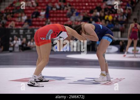 Les femmes Freestyle Wrestlers affectées au Programme des athlètes de classe mondiale, fort Carson, Colorado, concourent aux États-Unis en 2022 Ouvert, Las Vegas, Nevada, 29 avril 2022. L'équipe féminine de lutte Freestyle a été nommée championne de l'équipe nationale de la Division II en 2022. Banque D'Images