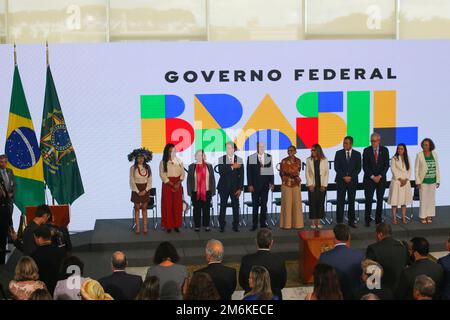 Brasilia, Brésil. 04th janvier 2023. DF - Brasilia - 01/04/2023 - BRASILIA, LA POSSESSION DE MARINA SILVA - adjoint fédéral Marina Silva lors de la cérémonie d'inauguration en tant que ministre de l'Environnement, qui s'est tenue ce mercredi (3) au Palais Planalto. Photo: Scarlett Rocha/AGIF/Sipa USA crédit: SIPA USA/Alay Live News Banque D'Images