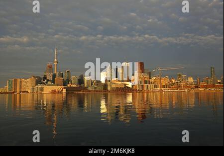 Le soleil se couche au-dessus de Toronto Banque D'Images