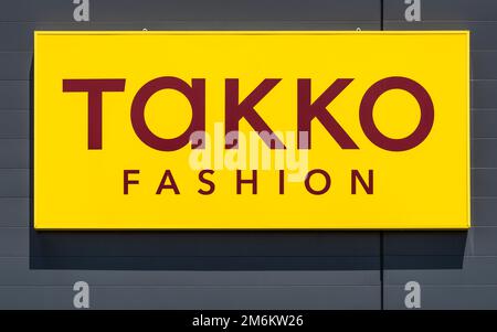 Publicité et signe de la société Takko Banque D'Images