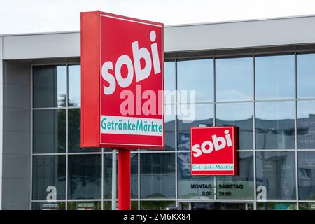 Publicité et marque de l'entreprise sur le marché des boissons Sobi Banque D'Images