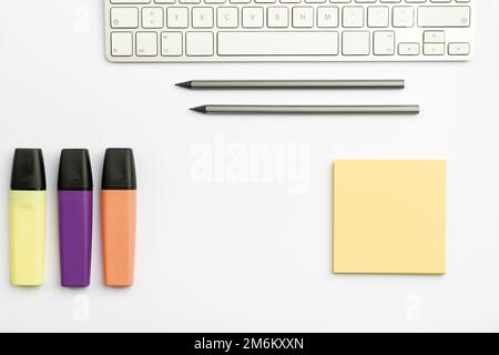 Flashy fournitures de bureau d'école, Bright Teaching Learning Collections, Creative Writing Tools, Educational Things, Mixed Student S. Banque D'Images
