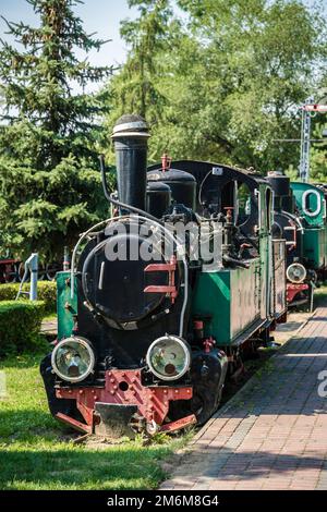 Ancienne locomotive dans le musée du train à voie étroite Banque D'Images