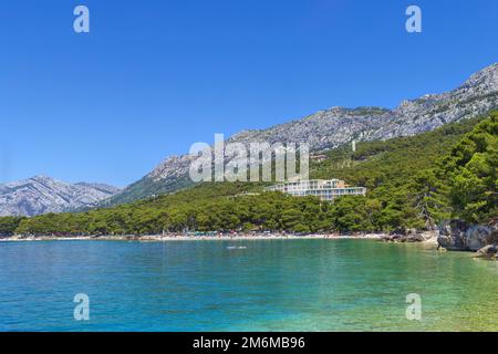Vue sur la rive de la mer Adriatique, Brela, Croatie Banque D'Images