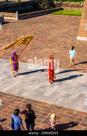 Hue City, Vietnam - 14 août 2022 : touristes et activités traditionnelles dans la Citadelle de Hue au Vietnam. Fossé du palais impérial, complexe du palais de l'empereur, Hue Banque D'Images