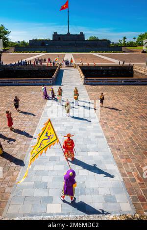 Hue City, Vietnam - 14 août 2022 : touristes et activités traditionnelles dans la Citadelle de Hue au Vietnam. Fossé du palais impérial, complexe du palais de l'empereur, Hue Banque D'Images