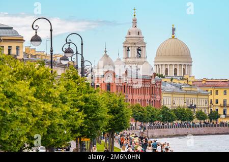 Russie, St. Petersbourg, 31 juillet 2022 : la Venise russe, l'église de la Sainte Grande Catherine Martyr dans le remblai de Makarov, a Banque D'Images