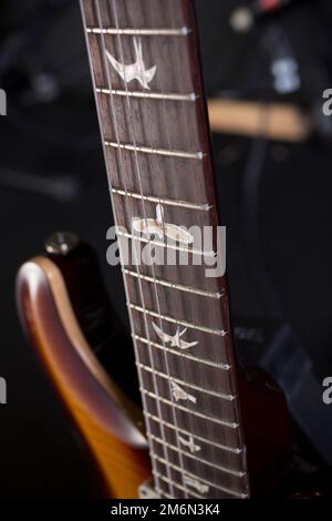 La guitare PRS de Jakko Jakszyk photographiée aux Elstree Studios, Londres. Banque D'Images