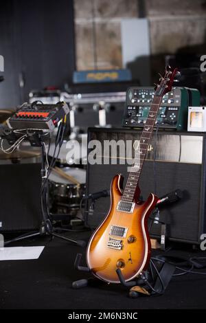 La guitare PRS de Jakko Jakszyk photographiée aux Elstree Studios, Londres. Banque D'Images