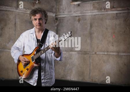 Jakko Jakszyk photographié aux studios Elstree, Londres. Banque D'Images