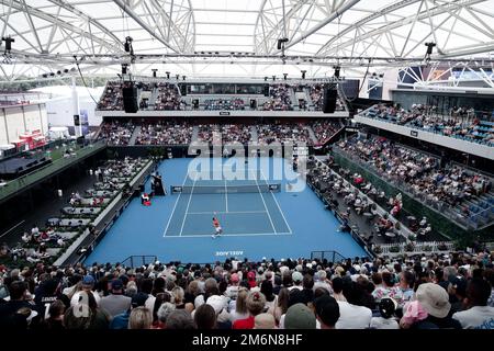 Adélaïde, Australie, 5 janvier 2023. Vue sur le stade lors du match international de tennis d'Adélaïde entre Novak Djokovic de Serbie et Quentin Halys de France à Memorial Drive sur 05 janvier 2023 à Adélaïde, en Australie. Crédit : Peter Mundy/Speed Media/Alay Live News Banque D'Images