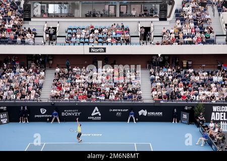 Adélaïde, Australie, 5 janvier 2023. Vue sur le stade lors du match international de tennis d'Adélaïde entre Novak Djokovic de Serbie et Quentin Halys de France à Memorial Drive sur 05 janvier 2023 à Adélaïde, en Australie. Crédit : Peter Mundy/Speed Media/Alay Live News Banque D'Images