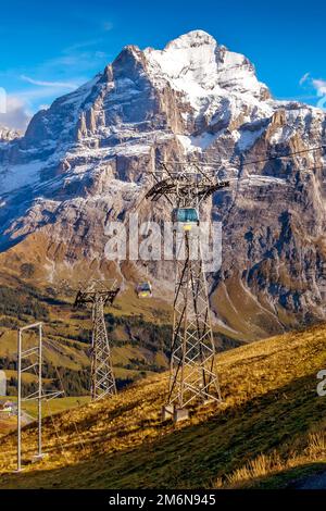 Grindelwald les premières cabines de téléphérique, Suisse Banque D'Images