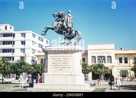 Simon Bolivar (1783–1830) monument de la statue équestre, Santa Marta, Colombie, Amérique du Sud 1961 sculpteur Leone Tommasi (1903–1965) Banque D'Images