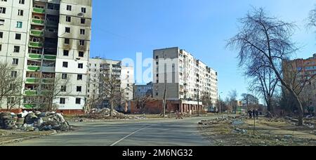 Conséquences des bombardements de l'artillerie sur les maisons de la ville paisible de Chernihiv en mars 2022. multi-stockage Banque D'Images