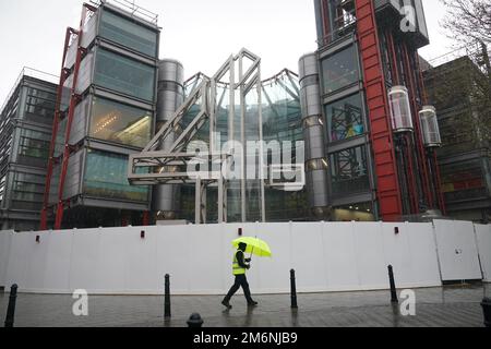 Photo du dossier datée du 6/4/2022 du logo Channel 4 à l'extérieur des bureaux de Horseferry Road, Londres. La secrétaire à la culture Michelle Donelan a confirmé que le gouvernement avait abandonné les plans de privatisation de Channel 4. Le département du numérique, de la culture, des médias et du sport a déclaré que le diffuseur restera en propriété publique « mais avec une plus grande flexibilité commerciale, un investissement accru dans les compétences et les emplois à travers le Royaume-Uni » ainsi que « de nouveaux arrangements de production pour soutenir sa durabilité et sa croissance à long terme ». Date de publication : jeudi 5 janvier 2023. Banque D'Images