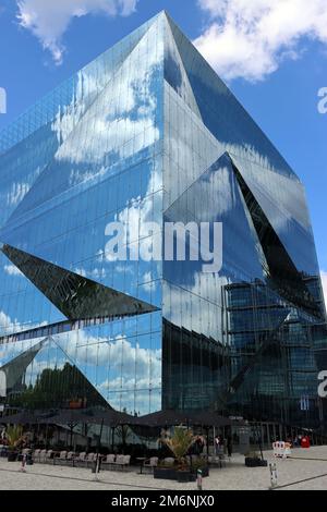 Cube Berlin, immeuble de bureaux en forme de cube sur la place Washington Banque D'Images