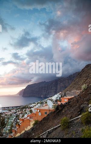 Coucher de soleil incroyable sur Los Gigantes Tenerife Banque D'Images