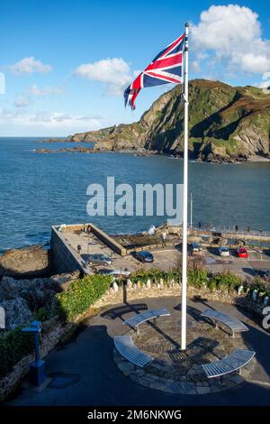 ILFRACOMBE, DEVON, Royaume-Uni - OCTOBRE 19 : drapeau Union Jack à l'entrée du port d'Ilfracombe à Devon le 19 octobre 2013. Banque D'Images