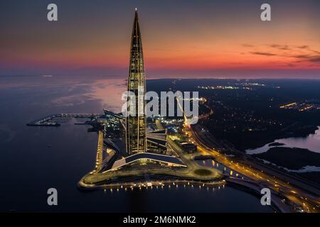 Russie, St. Petersbourg, 16 août 2022 : vue aérienne du paysage futuriste du plus haut gratte-ciel d'Europe Lakhta Centre FO Banque D'Images