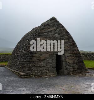 Vue rapprochée de l'église en pierre du début-Chrisitian Gallarus Oratoire dans le comté de Kerry en Irlande de l'Ouest Banque D'Images