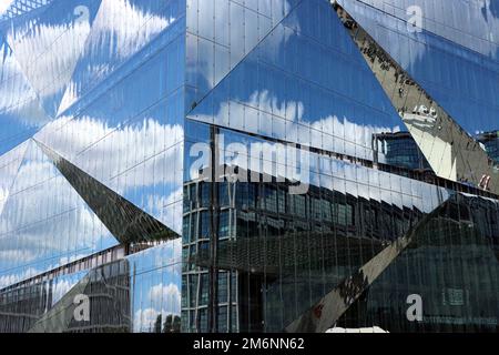 Cube Berlin, immeuble de bureaux en forme de cube sur la place Washington Banque D'Images