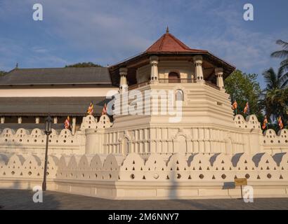 Kandy, sri lanka, Temple de la dent sacrée relic.it's situé dans le complexe du palais royal de l'ancien royaume de kandy. Banque D'Images