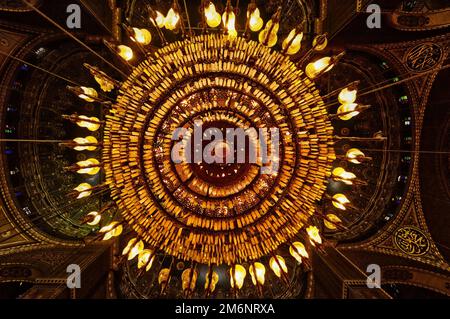 Intérieur - chandelier - Mosquée Al-Azhar - le Caire Banque D'Images