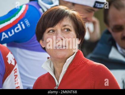 Garmisch Patenkirchen, Allemagne. 05th janvier 2023. ROSI MITTERMAIER est décédé à l'âge de 72 ans après une longue et grave maladie. ARCHIVE PHOTO: Rosi MITTERMAIER, Allemagne, légende du ski, portrait, portrait, Course de descente pour hommes aux Championnats du monde de ski alpin 02.12.2011 FIS 2011 à Garmisch-Partenkirchen à partir de 02,07. - 20.02.2011 Sven Simon#Prinzess-Luise-Strasse 41#45479 Muelheim/R uhr #tél 0208/9413250#fax. 0208/9413260#compte. 4030 025 100 Code bancaire GLSB 430 609 67# www.SvenSimon.net. Credit: dpa/Alay Live News Banque D'Images