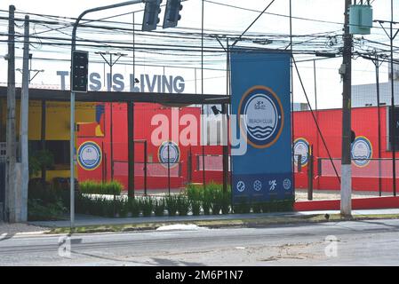 Marilia, Sao Paulo, Brésil, 19 juillet 2022: Lieu de formation de football et de volley-ball en zone urbaine, Brésil, Amérique du Sud, vue de l'extérieur avec le tr Banque D'Images