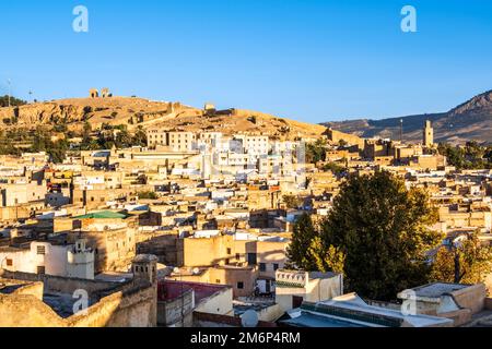 Magnifique paysage urbain de médina arabe à Fès, Maroc, Afrique du Nord Banque D'Images