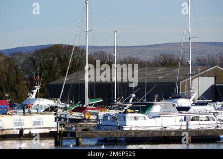 Des bateaux à voile amarrés à Glasson Dock Marina sur la rivière Lune près de Lancaster dans le Lancashire, Angleterre, Royaume-Uni. Banque D'Images