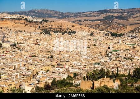 Magnifique paysage urbain de médina arabe à Fès, Maroc, Afrique du Nord Banque D'Images