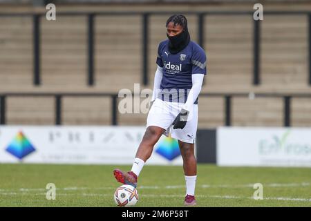 Reyes Cleary #28 de West Bromwich Albion pendant l'échauffement avant le match de la coupe de Premier League West Bromwich Albion vs Middlesbrough U23 à Keys Park, Hednesford, Royaume-Uni, 5th janvier 2023 (photo de Gareth Evans/News Images) à Hednesford, Royaume-Uni le 1/5/2023. (Photo de Gareth Evans/News Images/Sipa USA) Banque D'Images