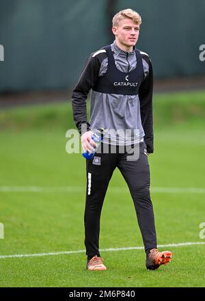 Le défenseur de Plymouth Argyle Saxon Earley (24) lors de la session d'entraînement de Plymouth Argyle au terrain d'entraînement de Plymouth Argyle, Plymouth, Royaume-Uni, 5th janvier 2023 (photo de Stanley Kasala/News Images) Banque D'Images