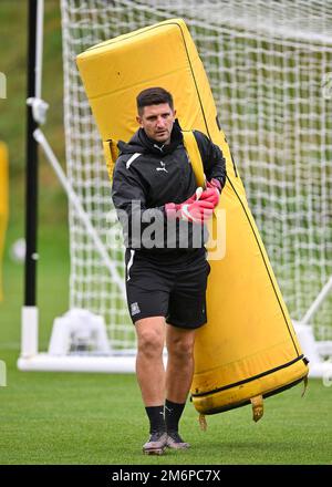 Plymouth, Royaume-Uni. 05th janvier 2023. Darren Behcet entraîneur de gardien de but de Plymouth Argyle pendant la session de formation de Plymouth Argyle au terrain de formation de Plymouth Argyle, Plymouth, Royaume-Uni, 5th janvier 2023 (photo de Stanley Kasala/News Images) à Plymouth, Royaume-Uni, le 1/5/2023. (Photo de Stanley Kasala/News Images/Sipa USA) crédit: SIPA USA/Alay Live News Banque D'Images