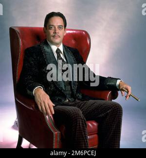 RAUL JULIA dans LA FAMILLE ADDAMS (1991), dirigé par BARRY SONENFELD. Crédit: PHOTOS de COLUMBIA / Album Banque D'Images