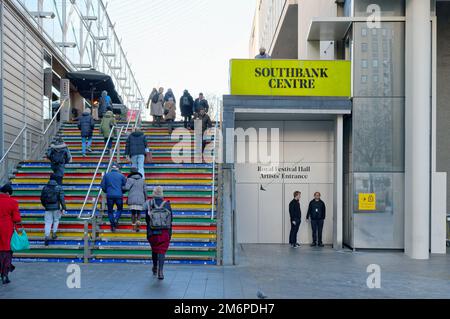 Entrée à la scène du centre de Southbank et du Royal Festival Hall, Waterloo, Londres, Angleterre, Royaume-Uni Banque D'Images
