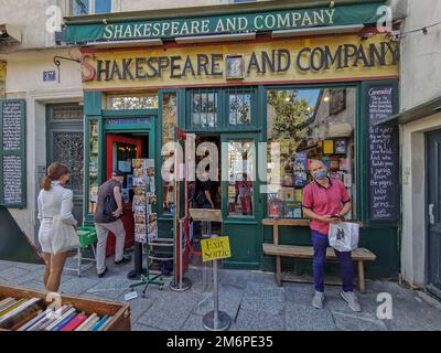 France, Paris, Shakespeare and Company (également connue sous le nom de City Lights Bookshop) est une librairie de langue anglaise emblématique ouverte en 1951 par George Whitman, Banque D'Images