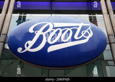 Photo du fichier datée du 29/05/18, d'une succursale de Boots sur Oxford Street, dans le centre de Londres, alors que Boots saluait un « Noël très fort » car elle révélait que les ventes au détail ont augmenté d'environ 15 % en décembre. Banque D'Images